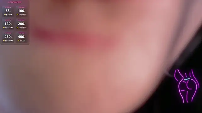 Veronica_jk23 - play with my boobs