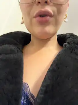 LunaMood - fingers in pussy