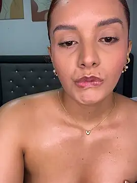 Melanyprada - NIPPLES CLAMPS!