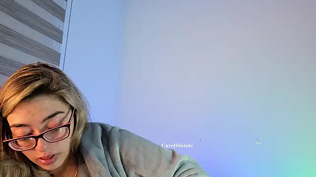 Carolblonde - Show flash tits