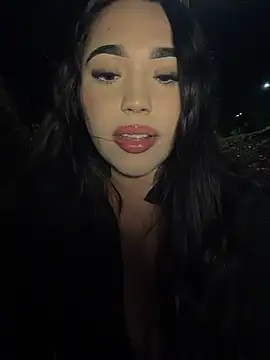 SofiaWildee - Flash boobs