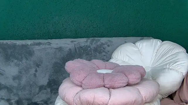 SkinnyNatty - Spread Pussy