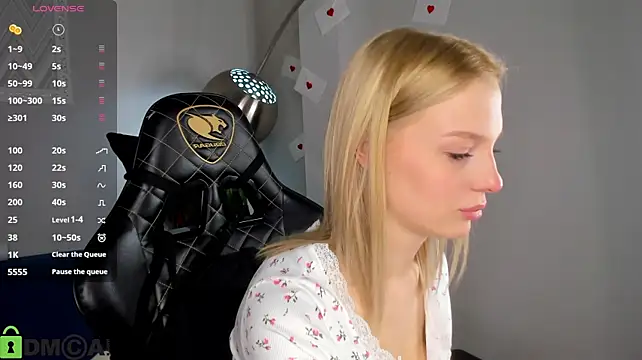 Alice_Taylori - Oil on boobs + massage