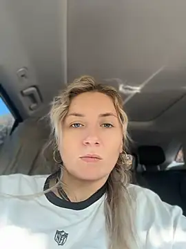 Crazy-Rosa - Hi guys 💋play with my pussy public 💋