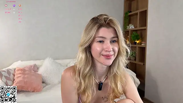 KissYourTessa - Booty view+wiggle
