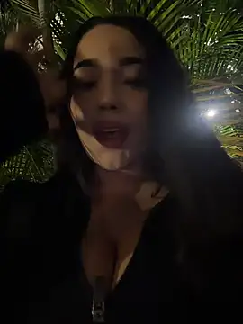 SofiaWildee - Flash boobs