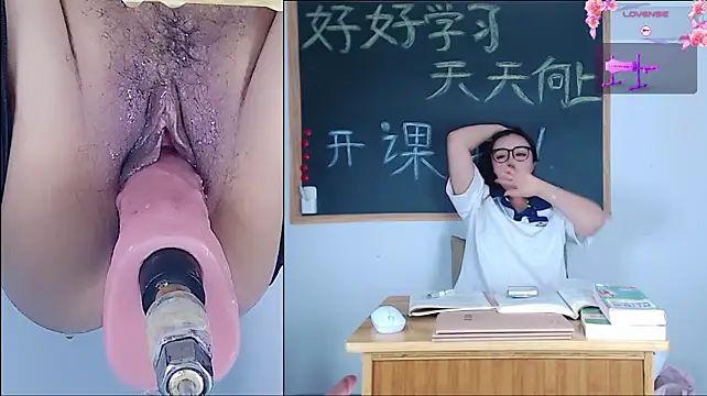 Juzi1213 - 学妹上课总是喷水