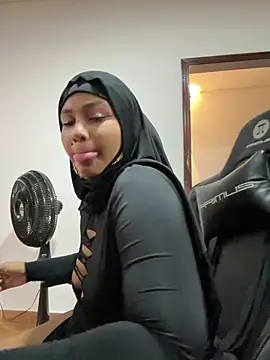 Aylin_arabic - Naughty toes tease