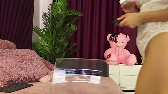 IsLucyCherry - Dildo ride with oil!