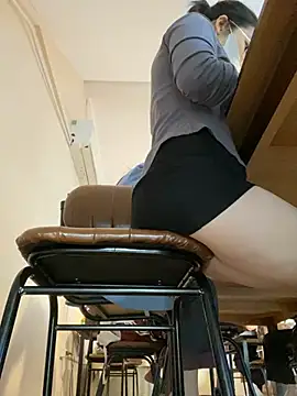 Masturbate-secretly - Water flows down the chair