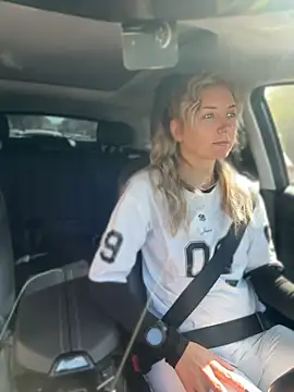 Crazy-Rosa - Hi guys 💋play with my pussy public 💋