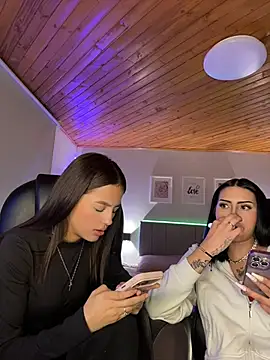 Hilary_pinkk - show ass in doggy style + oil 🍑