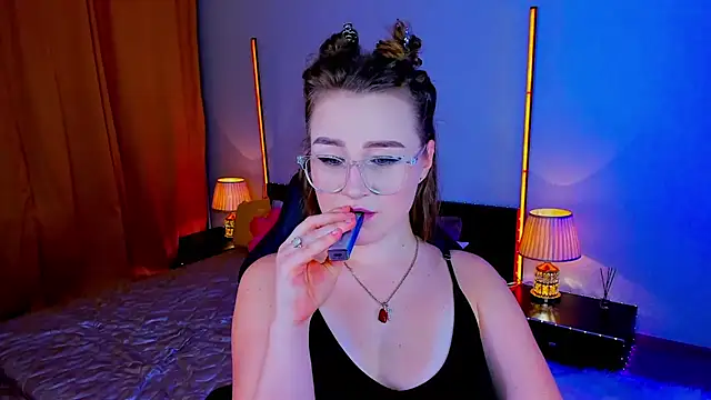 Sofia_beautifuul - Show what color my panties
