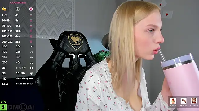 Alice_Taylori - Oil on boobs + massage