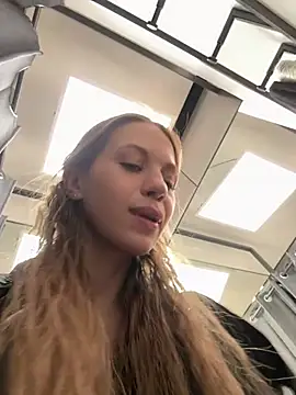 Olivia_Jemison - Nacked under coat + fingering ass