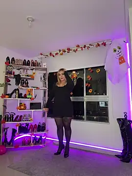 Angelica_sparks - skirt up