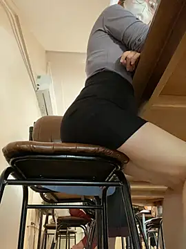 Masturbate-secretly - Water flows down the chair