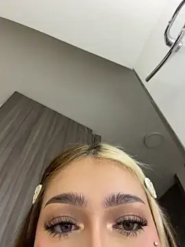 Daniela_ruizz - Saliva in pussy