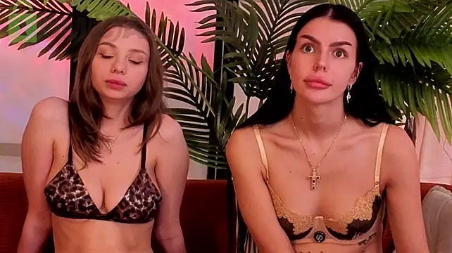Bunnybads - French kiss topless