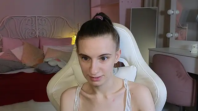 Kaleriyaa_ - to tease with one's butt