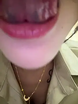 Huihui_520 - 我的下巴撞到了 哥哥们心疼宝宝