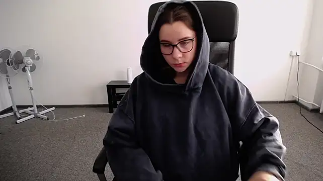 Littleviki7 - top[less for 10 mins