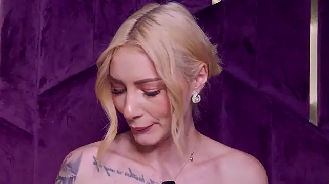 AngieShae - 💋 Ask nice, get TEASED