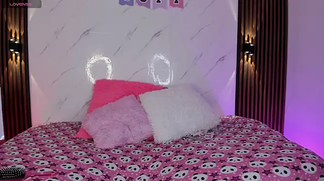 Sofi_cutiee - spank ass x4