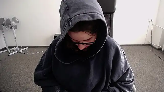 Littleviki7 - top[less for 10 mins