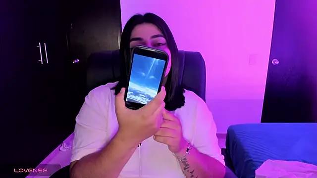 Lucy2606 - plug in ass