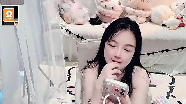 AKiKi711 - 坐在腹肌哥哥得身上玩他.........