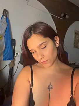 LuciaLatina - Sexy dance and spanking🥵
