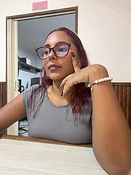 Cherry_rousse - suck a dildo