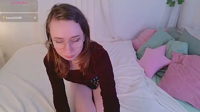 Naomi_Evermore - ick my finger