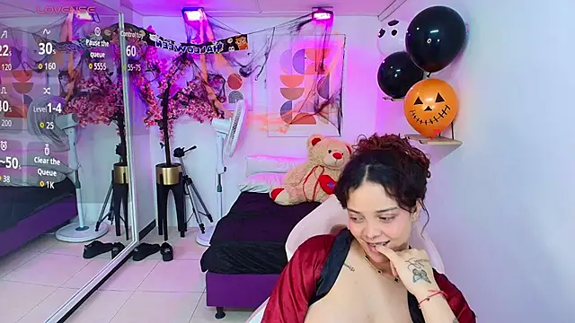 Maggy_t18 - Spit clit + fingerss pussy hard