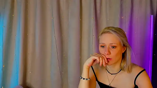 NikaBond's Live XXX Chat