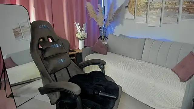 Charming_Daphny - Tease butt close up