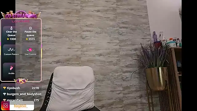 HOTBLACKANDWHITE2 - SQUIRT