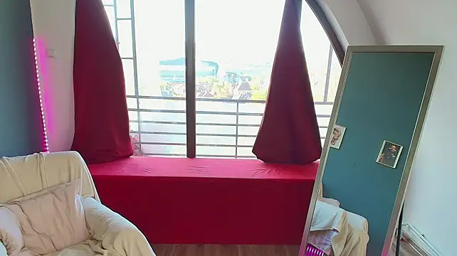 GlowingBlondie - Win my heart❤️