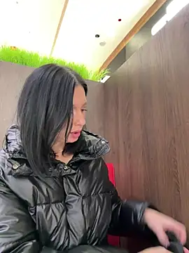 RoxySantaMonica - caress wet, swollen clitoris under table