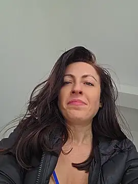 Risky_woman - NEIGHBOURS HOME.NAKED WALKING .WIN SNAPC