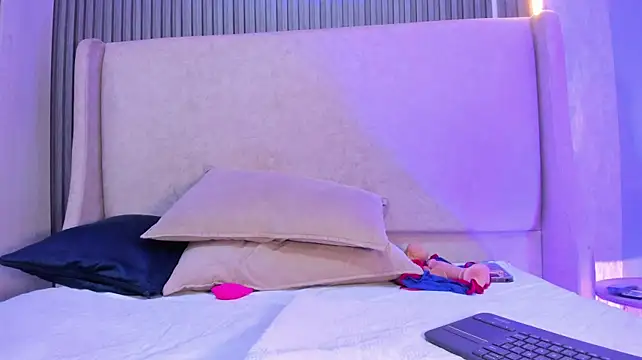 MilyClem - Slap in ass x 10 Fingers in the ass🍒