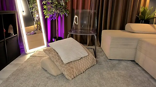 BrainyBelle - Slip a finger inside my kitty😚