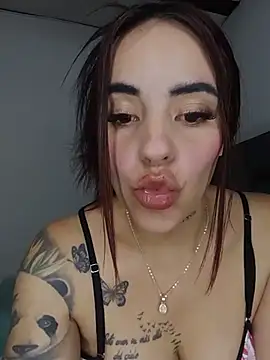Scaarletth15 - Spread lega and vibratings toy in pussy