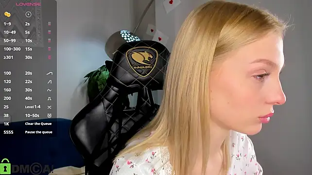 Alice_Taylori - Oil on boobs + massage