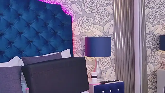 MarilynWilld - Squeeze nipples 🥵