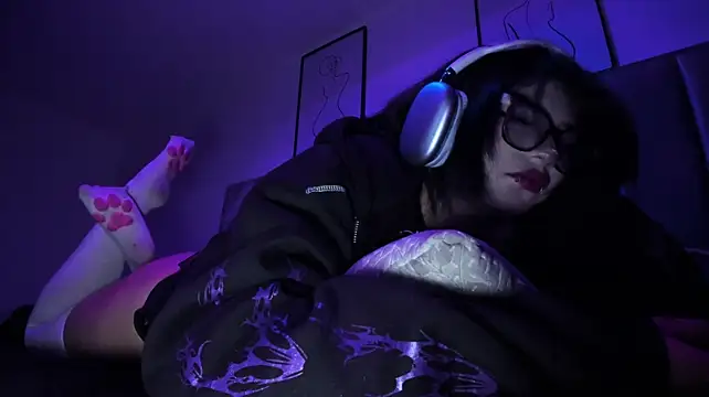 Kitty_Gang - Ride dildo watching my ass up close 🔥