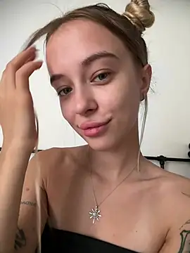 Enjoy_my_beauty - wet my clit & pinch nipples