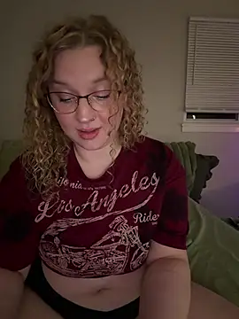 EmmieRae - Keep my pussy nice and wetttttt 🥵💦😈🥰