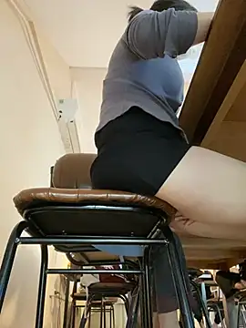 Masturbate-secretly - vaginal massage in public